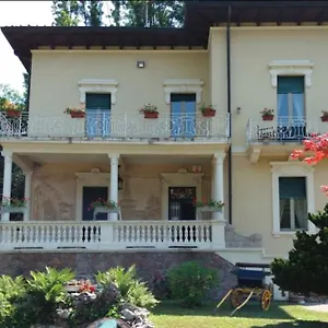 Couette-café La Del, Ghirla